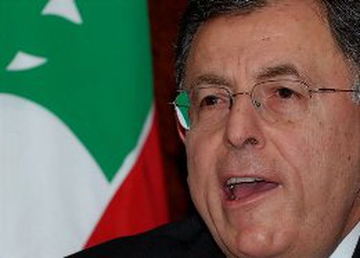 Siniora er studdur af vesturlöndum en á í hatrammri baráttu um völdin við Hisbollah samtökin sem studd eru af Sýrlandi og Íran.