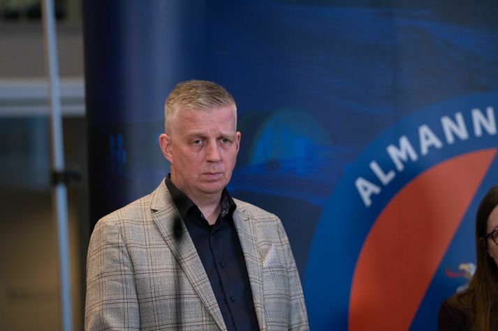 Víðir segir mörg verkefni fram undan í dag en það þurfti að byrja á því að meta stöðuna með drónaflugi.Skyggni sé erfitt.