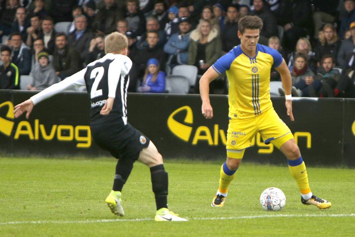 Viðar Örn í leik Maccabi og KR í vesturbæ Reykjavíkur.