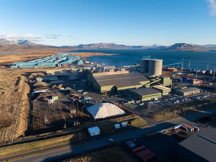 Kísilmálmverksmiðja Elkem á Grundartanga. Fyrirtæki er einnig með starfsemi í Noregi. Hvorki Ísland né Noregur fá undanþágu frá verndartollum ESB á kísilmálm samkvæmt tillögu framkvæmdastjórnar sambandsins.