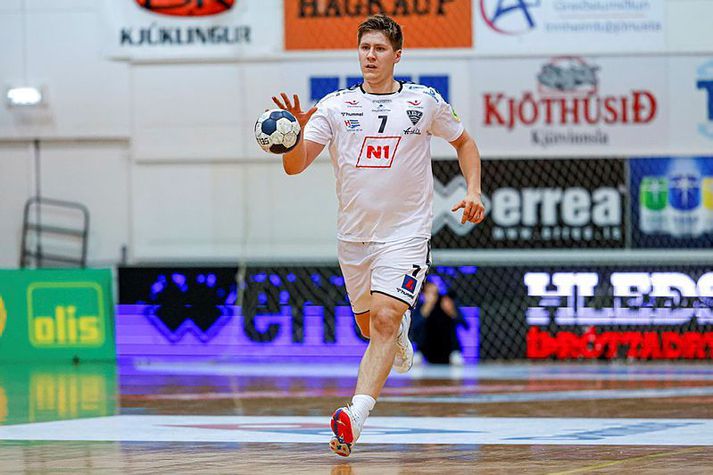 Dagur Arnarsson er búinn að framlengja samning sinn við ÍBV.