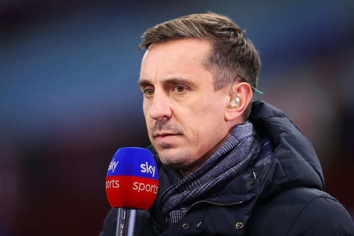 Gary Neville er sérfræðingur hjá Skysports og hann er á því að Arsenal endi fyrir neðan bæði Manchesterliðin.