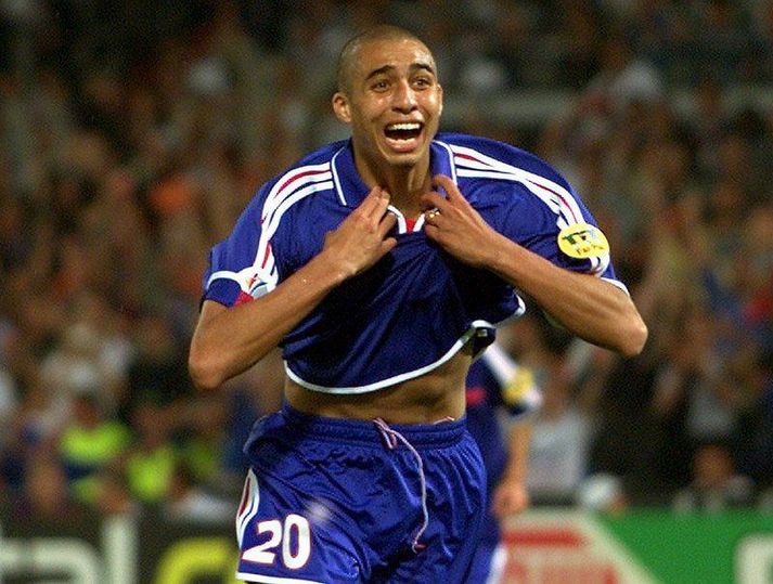 David Trezeguet fagnar Gullmarki sínu á móti Ítalíu í úrslitaleik EM 2000.