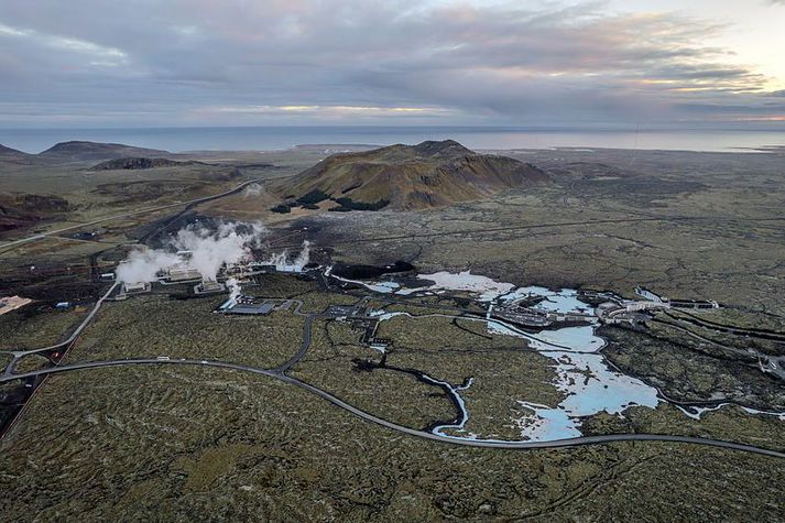 Vefmyndavélin er á Þorbirni og útsýnið er yfir Bláa lónið og Reykjanesskaga.