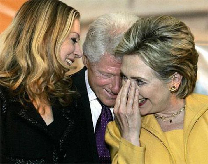 Chelsea, Bill og Hillary Clinton.
