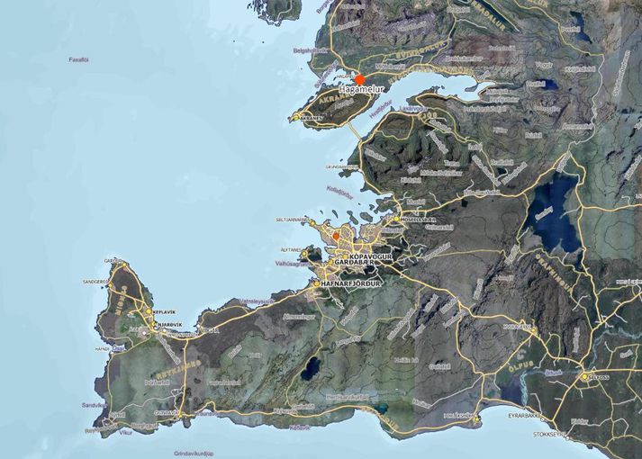Eldur kviknaði í bílnum þegar hann var á Vesturlandsvegi, skammt frá afleggjaranum að Hagamelsvegi.