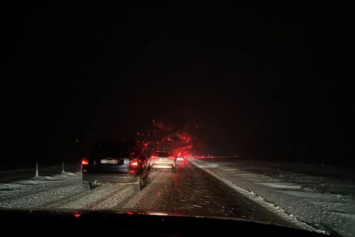 Umferð stendur næstum í stað á Hellisheiði.