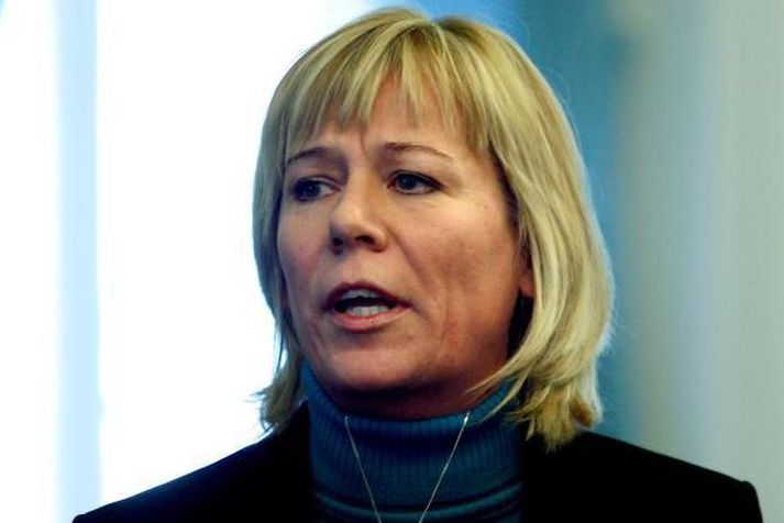 Vigdís segir að Eiríkur skuldi þjóðinni afsökunarbeiðni.