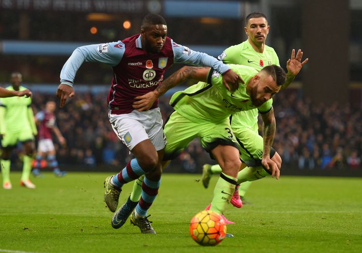Bacuna sækir að marki Manchester City í leiknum.