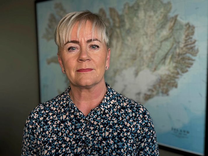 Anna Sigrún Rafnsdóttir kennsluráðgjafi við Miðstöð skólaþróunar HA. Hún var vistuð sem barn á Hjalteyri ásamt systur sinni og átti skelfilega vist. Hún gagnrýnir áhugaleysi núverandi stjórnvalda á málinu.Búið sé að rannsaka það og dæma bætur en ekkert sé gert fyrir þau sem dvöldu á heimilinu á sínum tíma. 
