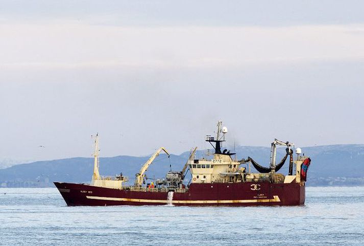 Starfshópur sjávarútvegsráðherra horfir til allra átta við endurskoðun sína á fiskveiðistjórnunarlöggjöfinni.