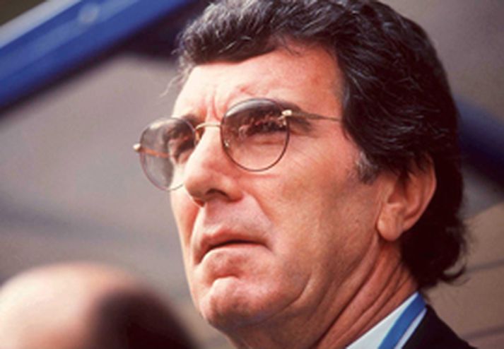 Dino Zoff ætlaði ekki að láta ræningja komast upp með að hafa verðmæti af sér og konu sinni. Hann uppskar aðeins vænt glóðurauga fyrir mótþróann.