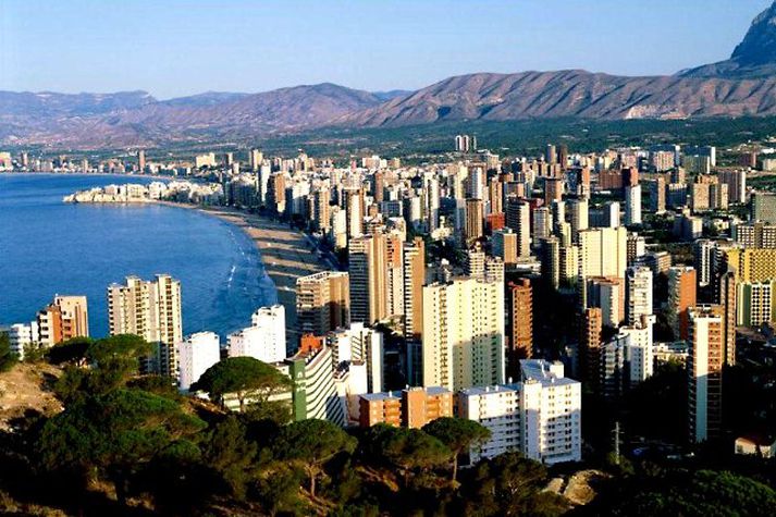 Ræðismaður á Benidorm annast málið ytra.