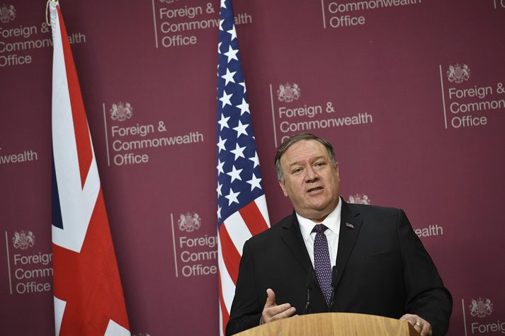 Mike Pompeo í London í dag.