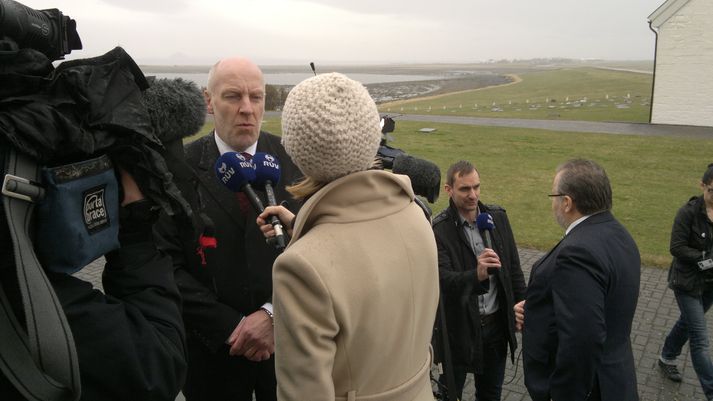Steingrímur J. Sigfússon, fráfarandi atvinnuvegaráðherra, mætir til ríkisráðsfundar í síðasta sinn. 