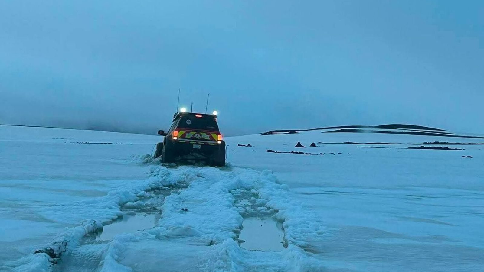 Að­stoðuðu ferða­menn að Fjalla­baki