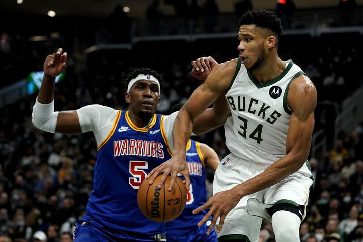 Giannis Antetokounmpo var frábær í stórsigri Milwaukee Bucks á Golden State Warriors í nótt.