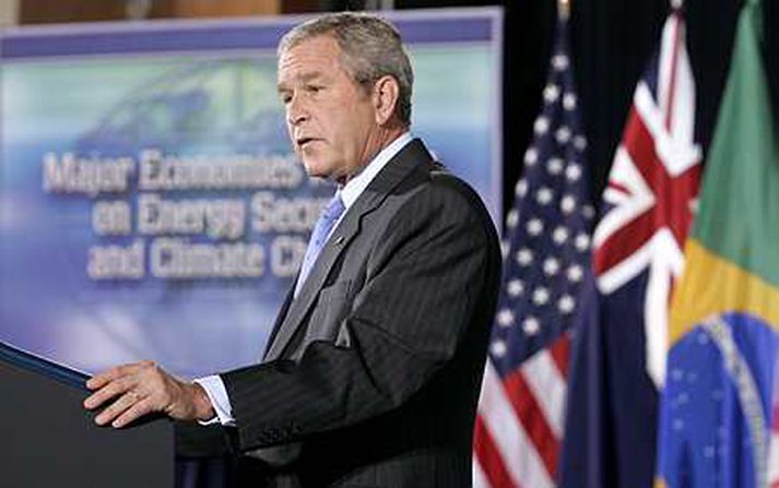 Bush ver miklu í njósnir.