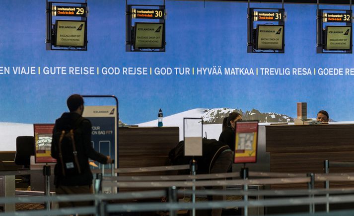 Samkvæmt upplýsingum frá Samgöngustofu hafa farþegar rétt á að fá að velja um hvort þeir fái ferðina endurgreidda eða að fá breytingu á fluginu.
