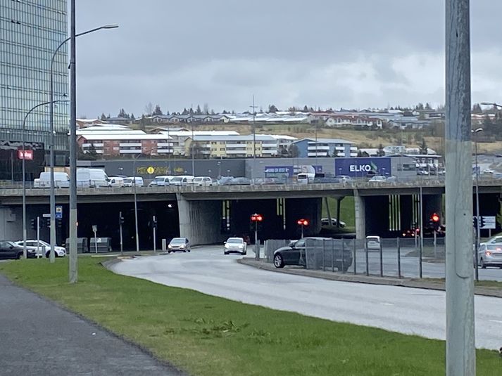 Áreksturinn átti sér stað í grennd við Smáralindina í dag.