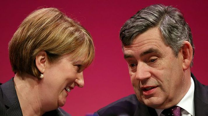 Jacqui Smith kemur af ríkisstjórnarfundi í Downing-stræti 10 í gær. Hún er sögð ætla að segja af sér. fréttablaðið/afp