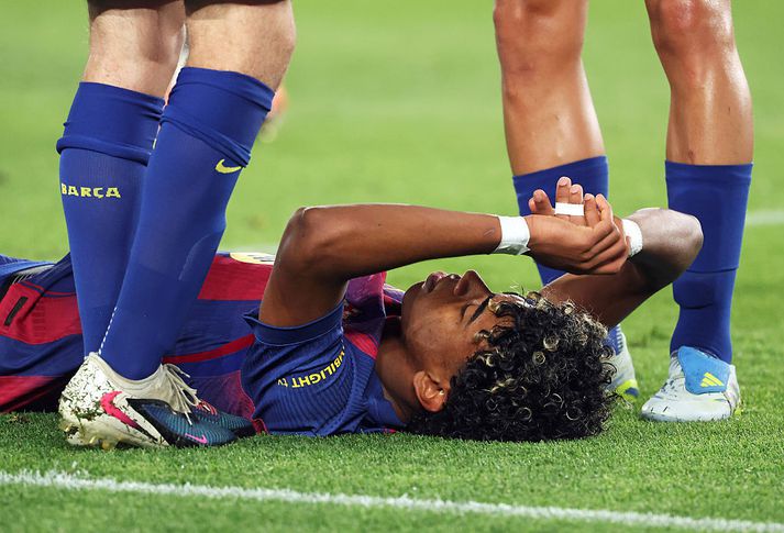 Lamine Yamal meiddist í gærkvöld og var bersýnilega miður sín.