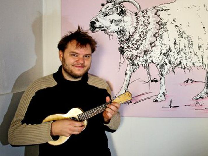 Svavar Knútur segir háa hæla hálfgerð morðvopn en ætlar engu að síður að ganga á þeim til að vekja athygli á baráttunni gegn ofbeldi gegn konum