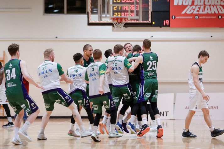 Þórsarar fagna sigurkörfu frá Nikolas Tomsick.