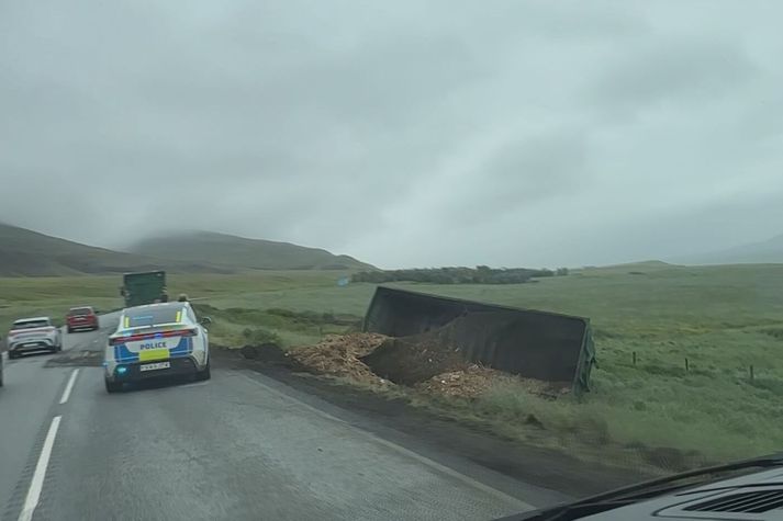 Bíllinn var staddur skammt norðan við Hvalfjarðargöngin.