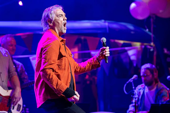 Helgi Björns er alltaf í banastuði á sviðinu.