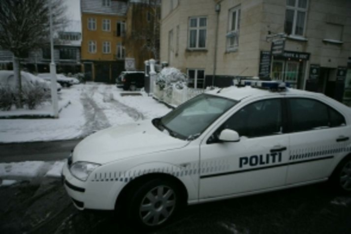 Lögreglubifreið fyrir utan húsnæði gullsmiðsins Ole Lynggaard í morgun þar sem Jóhannes Ottósson starfar.
