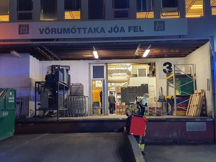 Allt tiltækt slökkvilið var kallað út að Holtagörðum í gærkvöldi.