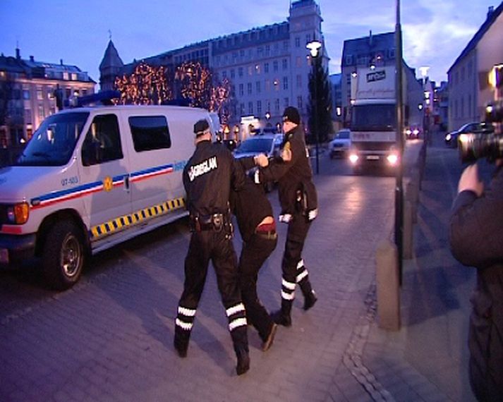 Lögreglan handtók tvo menn í morgun.