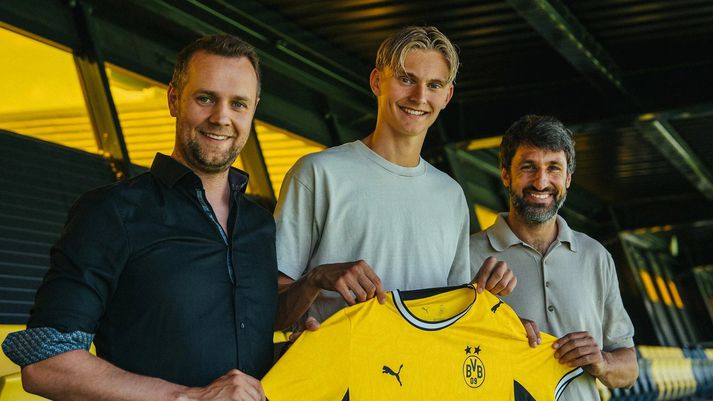 Bjarki Hrafn Garðarsson með gulu treyjuna sem hann mun nú spila í.