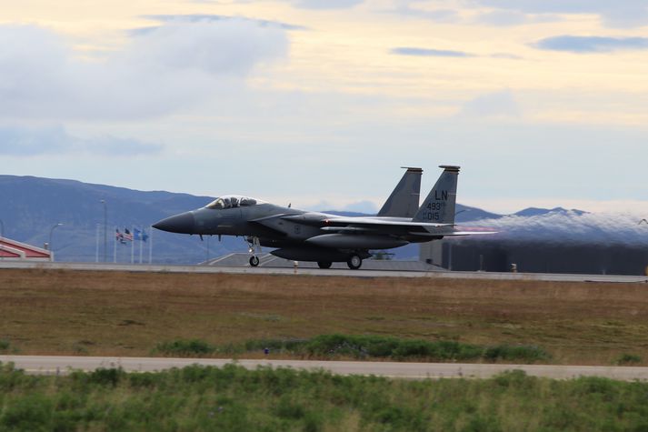 Flugsveitin kemur til landsins frá Bretlandi með allt að fjórtán F15 orrustuþotur.