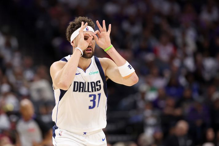 Klay Thompson hitti vel fyrir Dallas Mavericks í sigrinum á Sacramento Kings í nótt.
