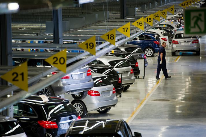 Í verksmiðju Mercedes Benz í Ungverjalandi.