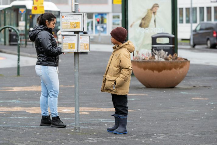 Verð á árskorti fyrir ungmenni á aldrinum 11-17 ára hækkaði nýverið um 60 prósent .