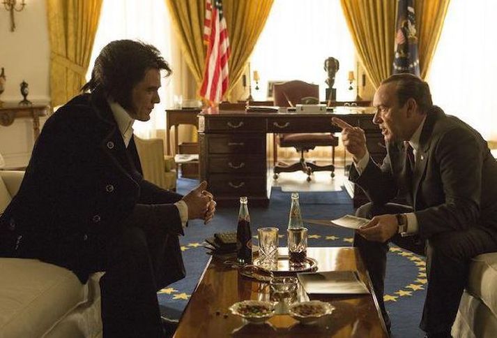 Michael Shannon sem Elvis Presley og Kevin Spacey sem Richard Nixon.