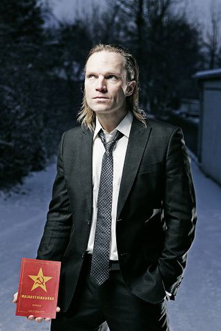 Ceres 4 fékk borgað stórfé fyrir að segja hó hó og hardcore. Ljóðabók Ceres 4 er hugsjónaútgáfa sem fæst bara í betri Bónusbúðum.