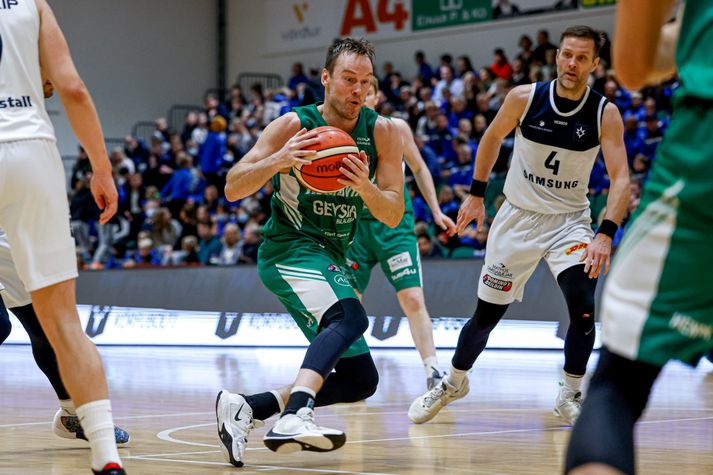 Logi Gunnarsson er hvergi nærri hættur að spila körfubolta.