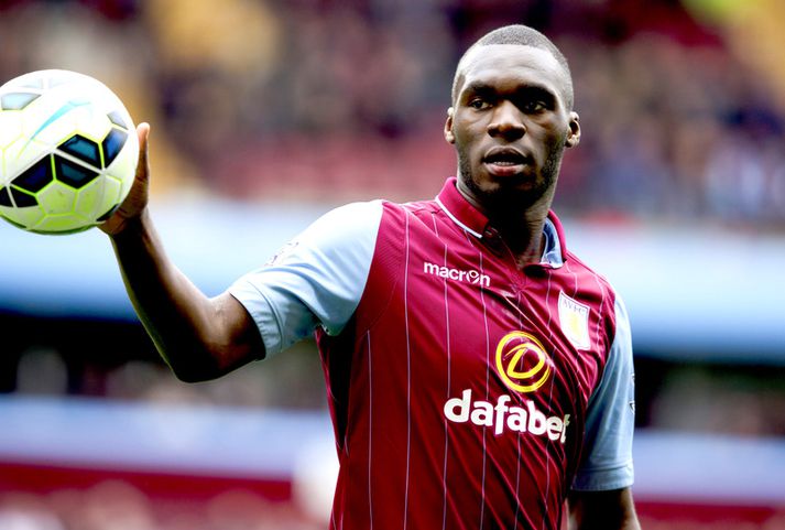 Benteke í búningi Aston Villa.