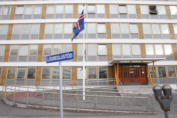 Lögreglustöðin við Hverfisgötu.