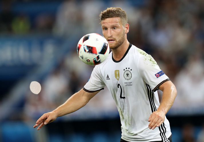 Mustafi lék tvo leiki á EM í Frakklandi.