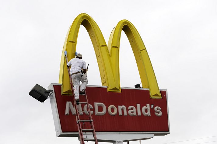 Starfsmönnum McDonald's á Krímskaga verður boðið að færa sig á útibú í Úkraínu.