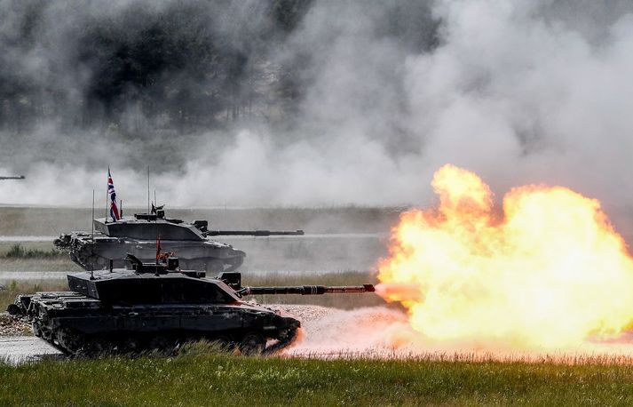 Breskir hermenn á Challenger 2 skriðdrekum á æfingu. Bretar eru sagðir íhuga að senda tíu skriðdreka til Úkraínu.