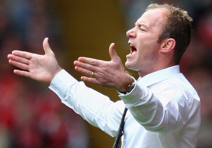 Alan Shearer og félgar í Newcastle verða að vinna í kvöld
