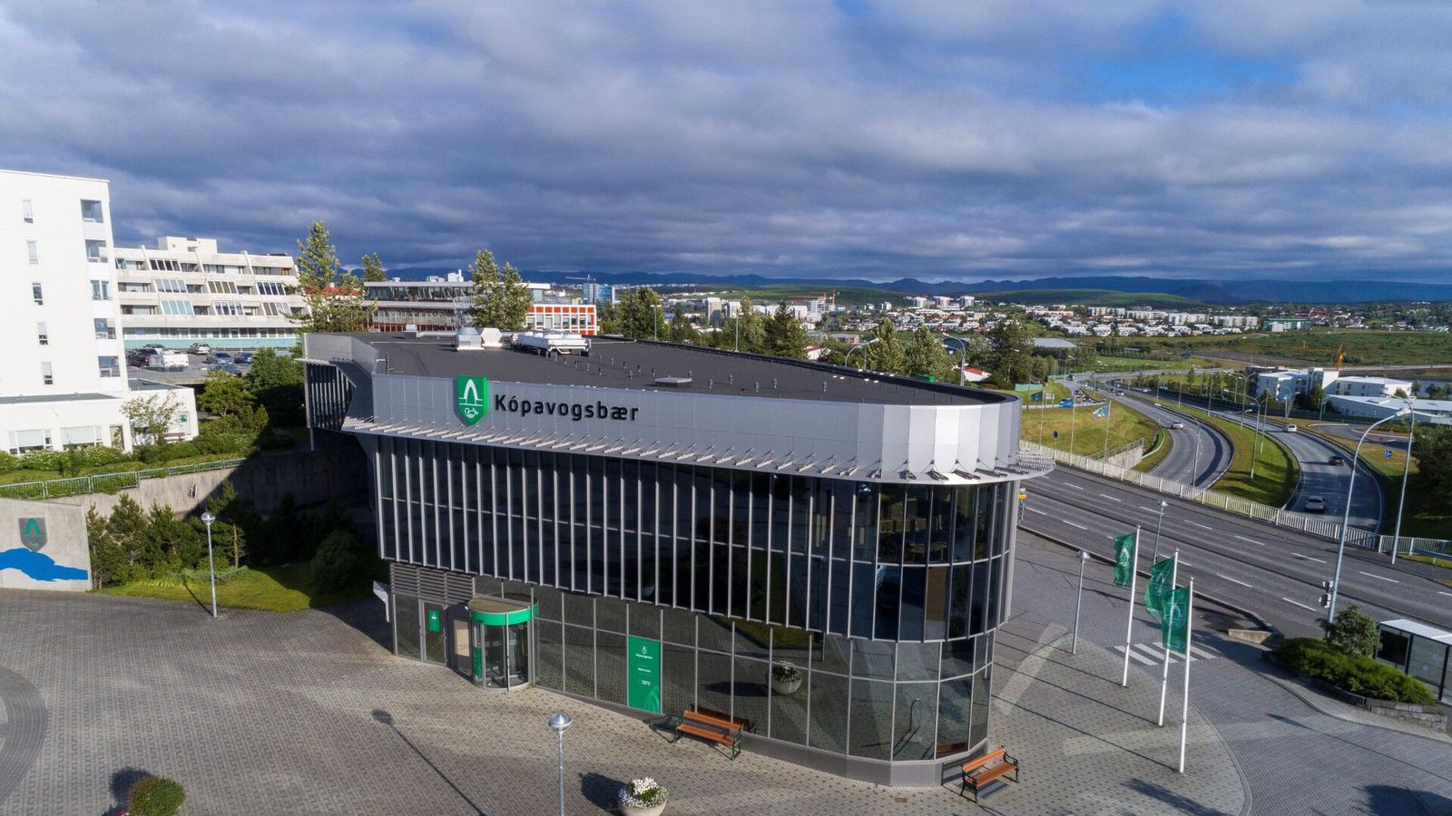 Krefjast milljarða vegna Barna­skóla Kársness