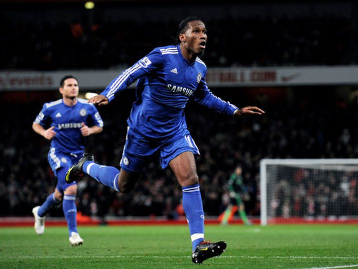Didier Drogba fagnar öðru marka sinna á móti Arsenal í gær.