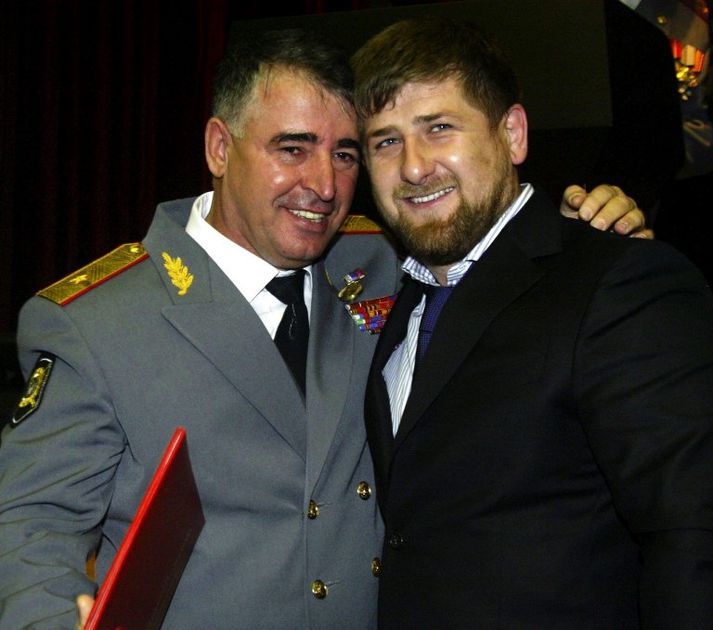 Ramzan Kadyrov, hinn umdeildi forseti Téteníu er hér til hægri.